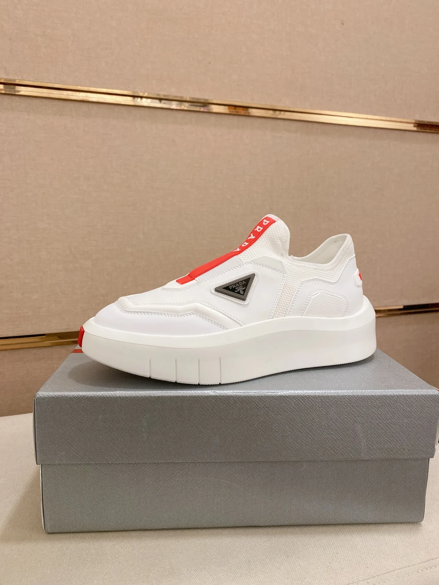Men's shoes 💰 620💰 ✔️✔️✔️High-quality new PRADA counters are launched simultaneously, new men's shoes, 😘fabrics are selected from breathable fly-knit fabrics. Lining: Imported cowhide leather lining. 👍🏿High-end☄️Open-molded non-slip rubber outsole, exquisite lines, simple and elegant, comfortable and high-end for leisure travel. Code number: 38 to 45